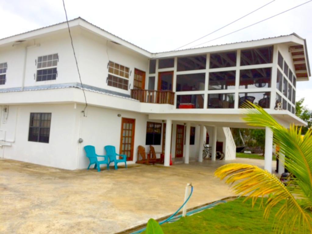 Bamboleo Inn Ladyville Exterior foto