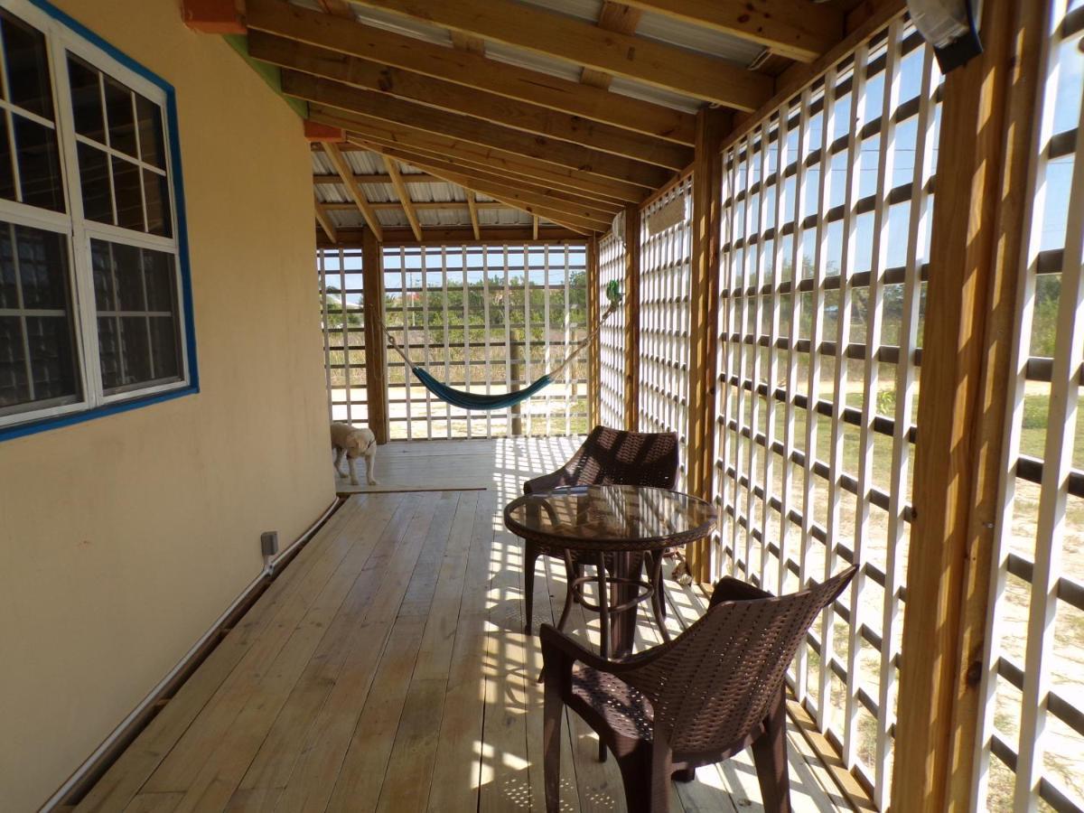 Bamboleo Inn Ladyville Habitación foto